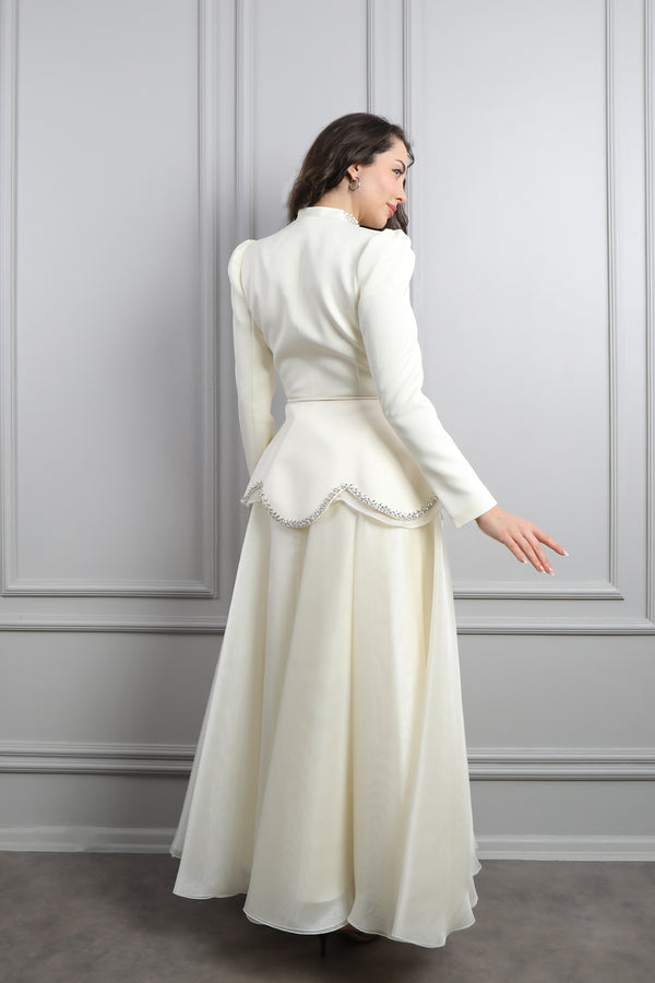 Ceketi Taş İşlemeli Beli Kuşaklı Saten Etek Takım Ekru