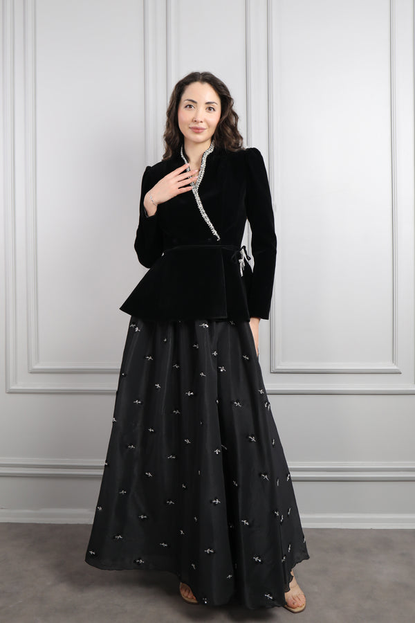 Ceketi Bağlamalı Taş İşlemeli Kadife Etek Takım Siyah