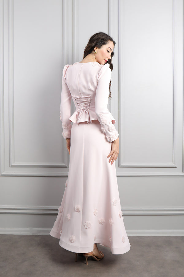 Kare Yaka Çiçek Detaylı Etek Takım Pudra