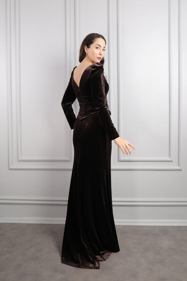 V Yaka Beli Taş İşlemeli Kadife Abiye Kahve