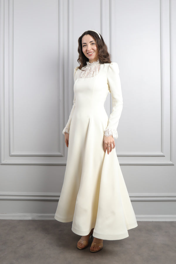 Hakim Yaka Dantelli Saç Aksesuar Detay Elbise Ekru