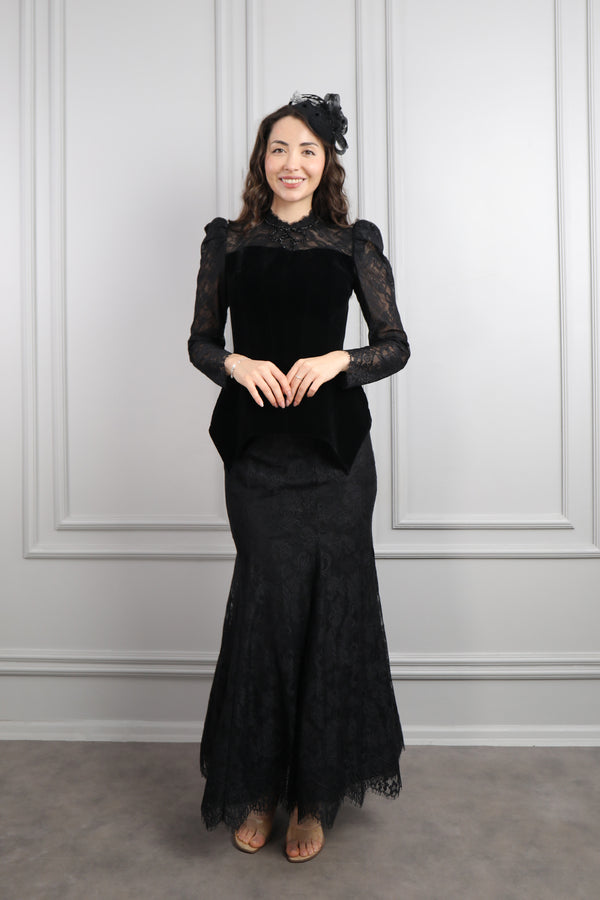 Hakim Yaka Danteli Saç Aksesuar Detaylı Kadife Etek Takım Siyah