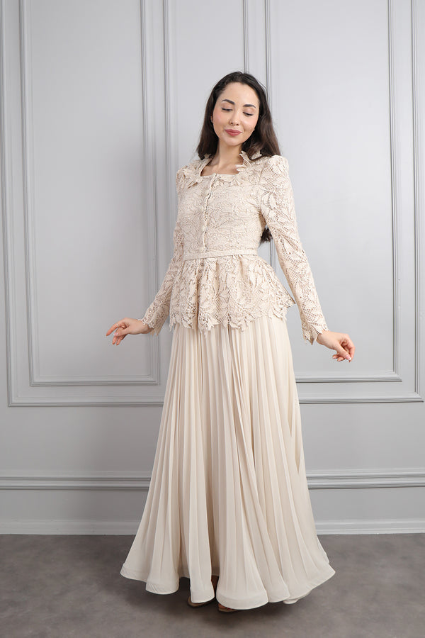 Kare Yaka Ceketi Düğmeli Kemer Detaylı Pileli Elbise Takım Bej