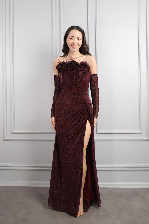 Straplez Yakası Çiçek Detaylı Kolları Hareketli Parlak Kumaş Abiye Mürdüm