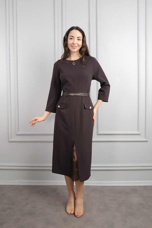 Önü Fermauralı Beli Kemerli Dantel Detaylı Büyük Beden Midi Boy Elbise Kahve