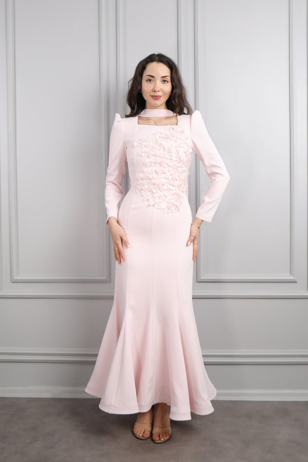 Kare Yaka Çiçekli Fular Detaylı Elbise Pudra