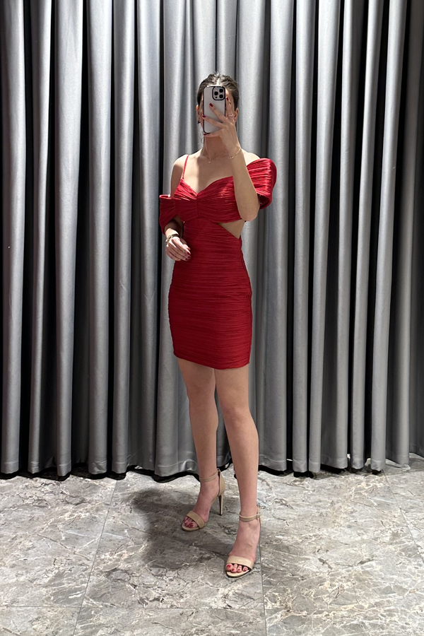 İnce Askılı Beli Dekolte Detaylı Kısa Elbise Kırmızı