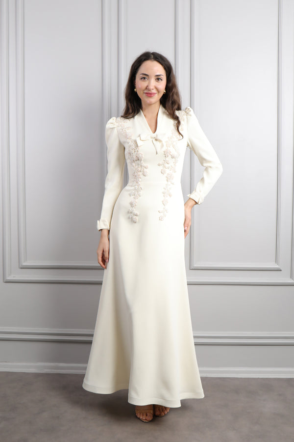 Önü Fiyonk Detaylı Boncuk İşlemeli Elbise Ekru