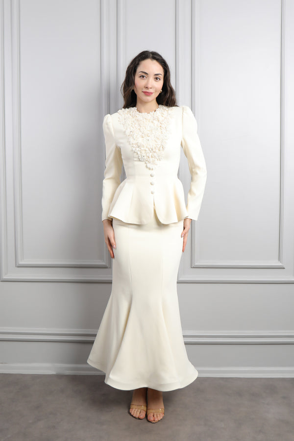Yakası Çiçek Detaylı Önü Düğmeli Etek Takım Ekru