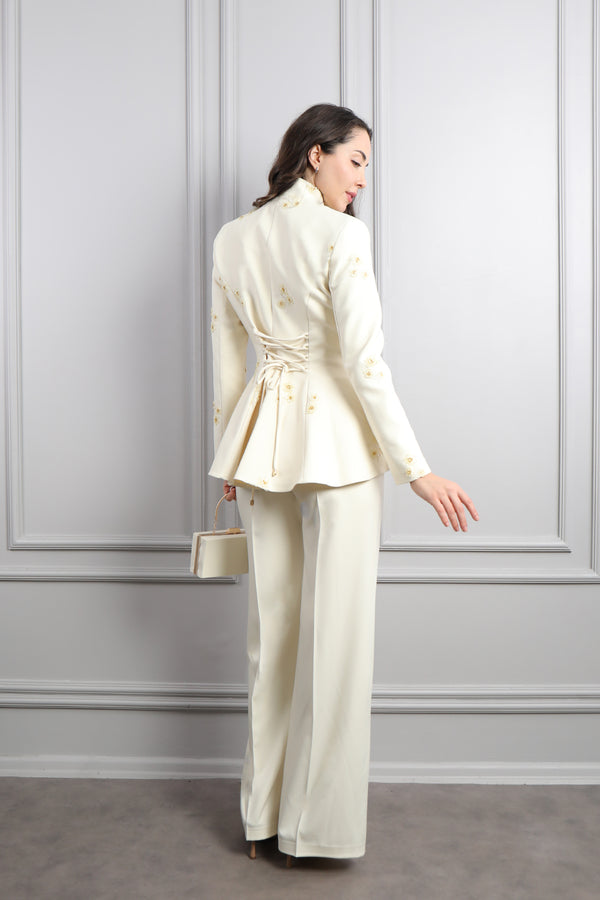 Yakası Bağlamalı Boncuk İşlemeli Çanta Aksesuar Detaylı Pantolon Takım Ekru