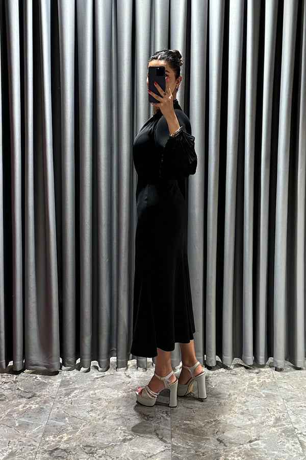 Yakası İşlemeli Önü Düğmeli Kolları Şifon Detaylı Elbise Siyah