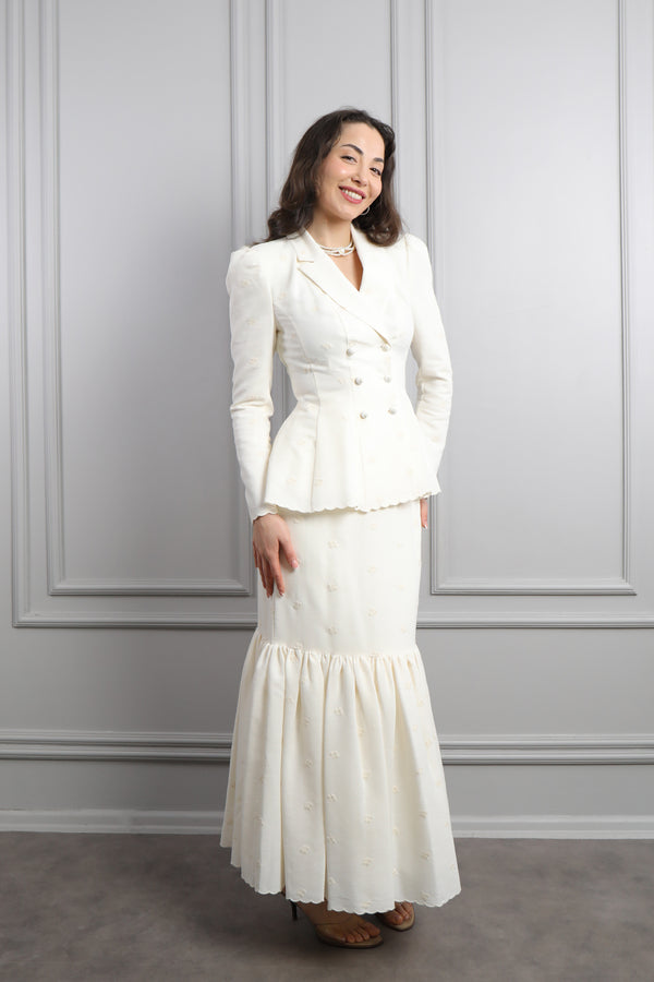 Ceketi Düğmeli Kolye Detaylı Etek Takım Ekru