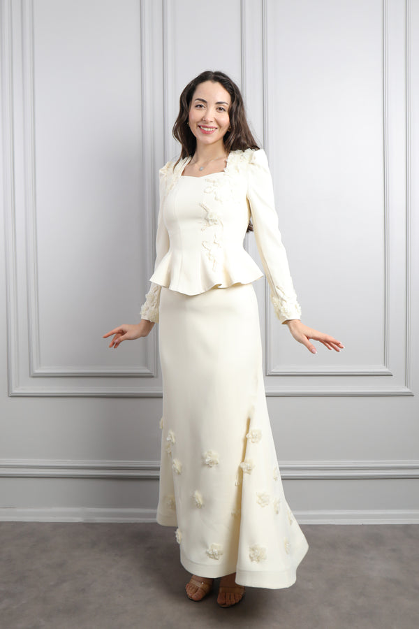 Kare Yaka Çiçek Detaylı Etek Takım Ekru