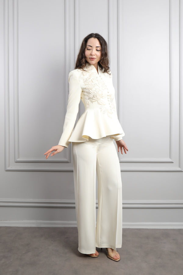 Ceketi Düğme Detaylı Çiçek İşlemeli Pantolon Takım Ekru