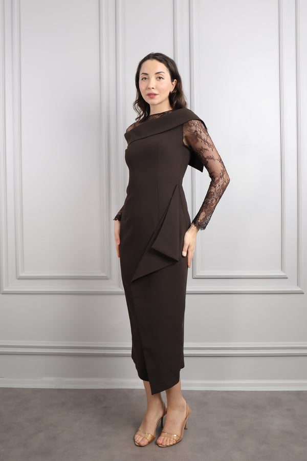 Kayık Yaka Transparan Detaylı Drapeli Midi Boy Elbise Kahve