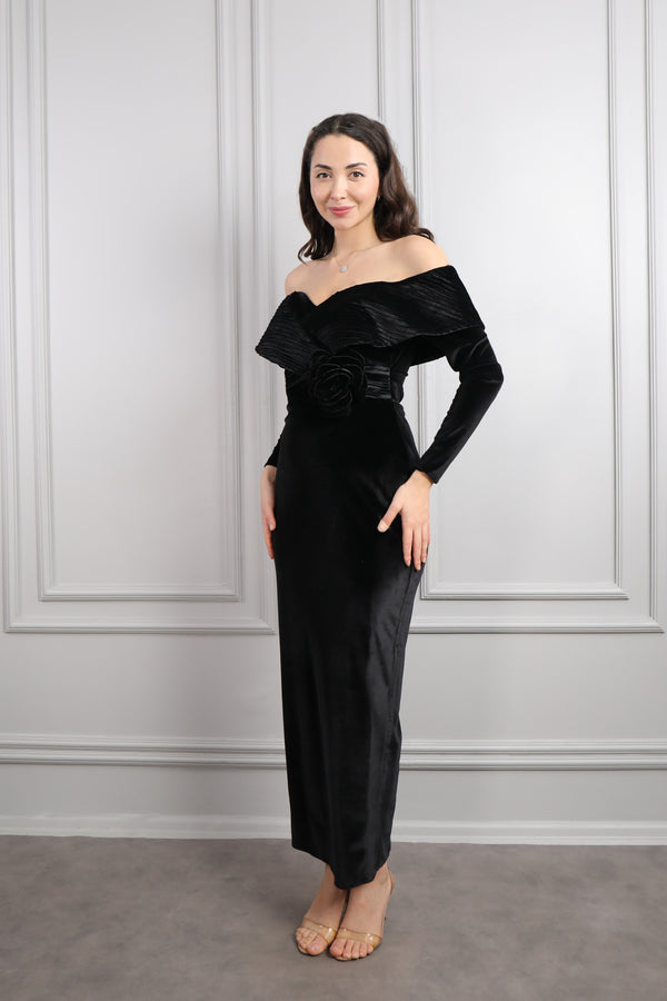 Kayık Yaka Beli Çiçek Detaylı Kadife Abiye Siyah