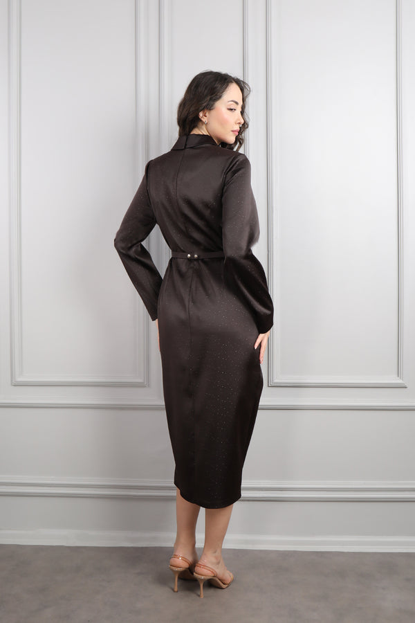 V Yaka Beli Kemerli Büyük Beden Midi Boy Saten Elbise Kahve