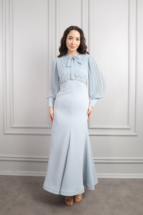 Yakası Bağlamalı Beli Boncuk İşlemeli Elbise Mavi