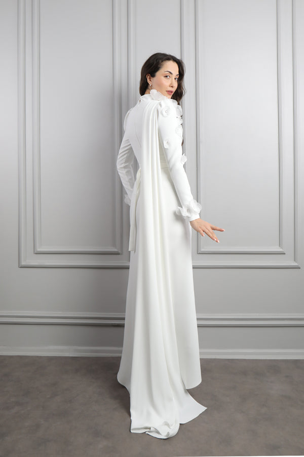 Önü Degaje Detaylı Çiçek İşlemeli Pelerinli Tesettür Abiye Beyaz