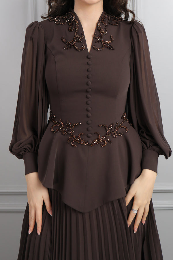 Önü Düğmeli Boncuk İşlemeli Pileli Etek Takım Kahve