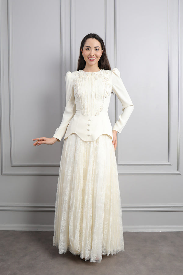 Oval Yaka Asimetrik Kesim Boncuk İşlemeli Dantelli Etek Takım Ekru