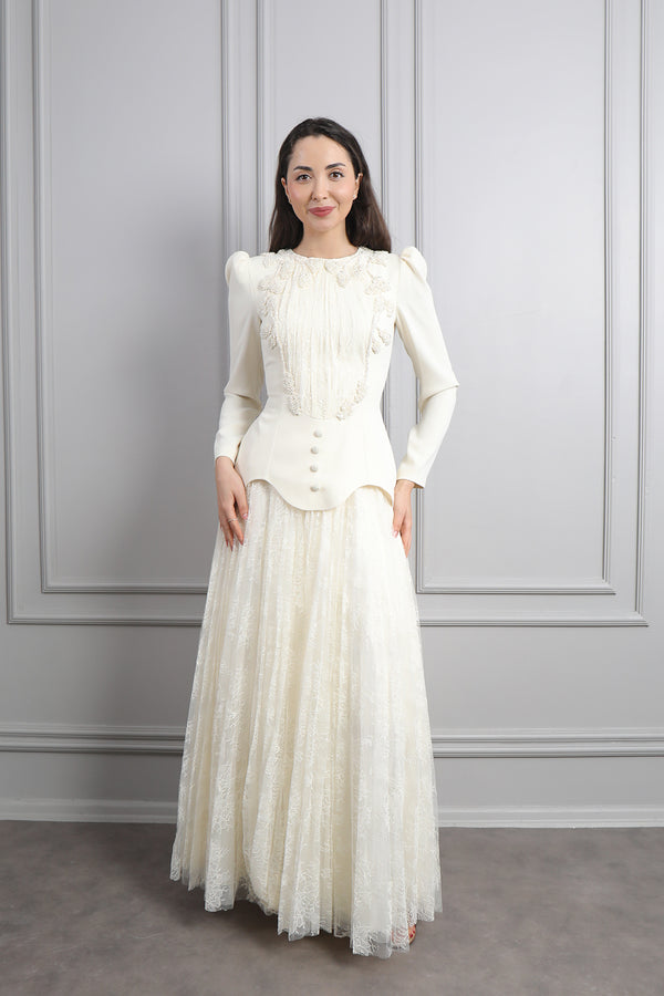 Oval Yaka Asimetrik Kesim Boncuk İşlemeli Dantelli Etek Takım Ekru