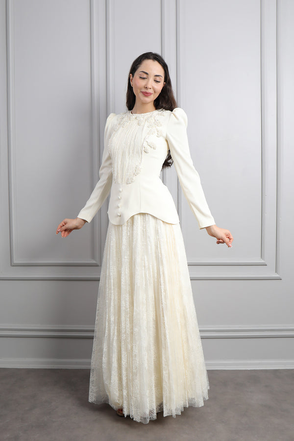 Oval Yaka Asimetrik Kesim Boncuk İşlemeli Dantelli Etek Takım Ekru