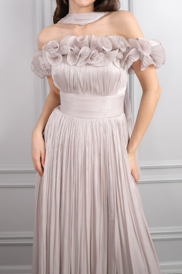 Kayık Yaka Volanlı Fular Detaylı Şifon Abiye Vizon