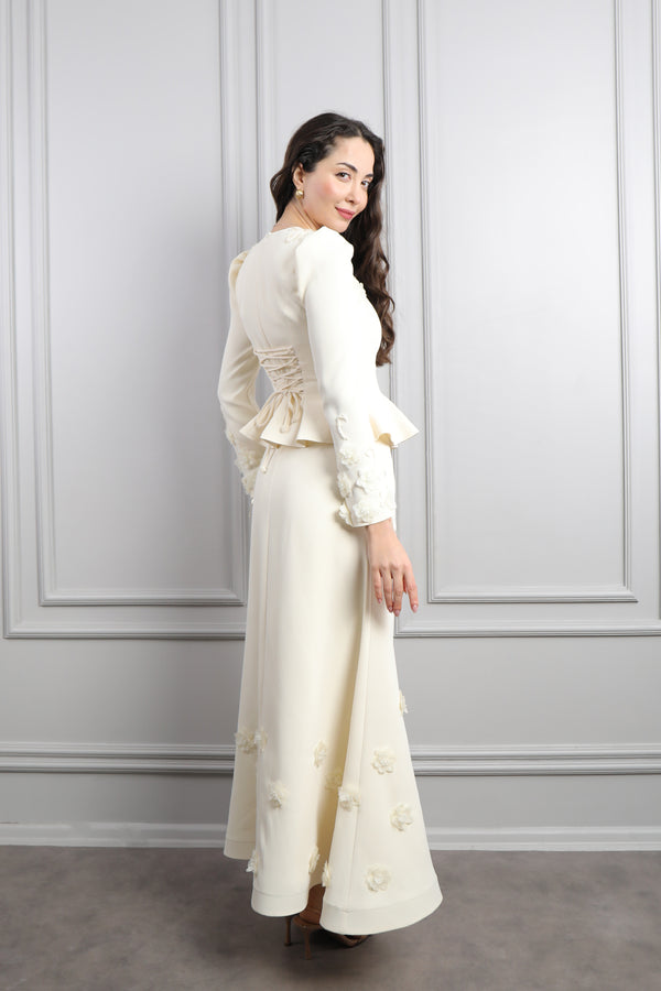 Kare Yaka Çiçek Detaylı Etek Takım Ekru