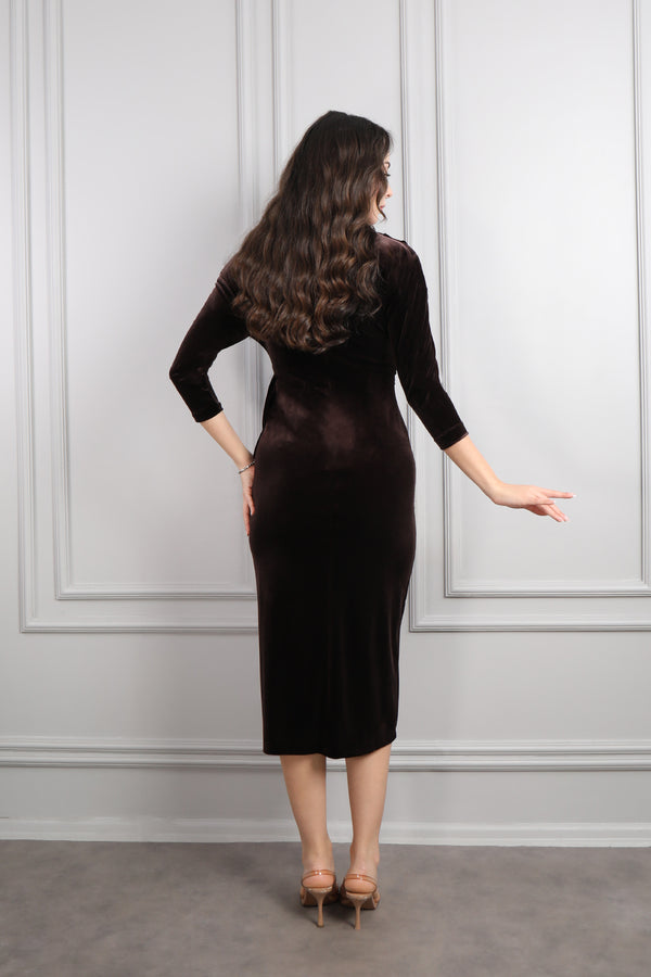 Beli Gold Detaylı Drapeli Kadife Midi Boy Elbise Kahve