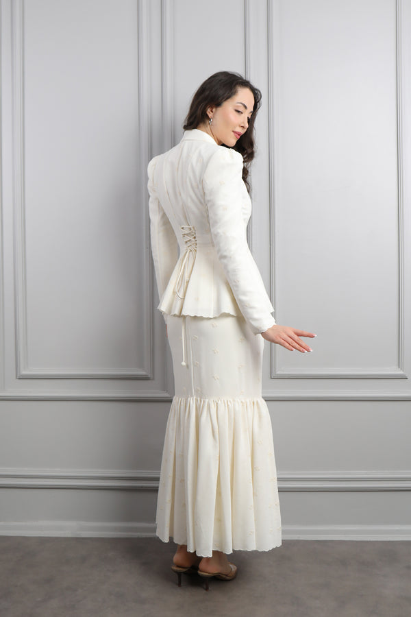 Ceketi Düğmeli Kolye Detaylı Etek Takım Ekru