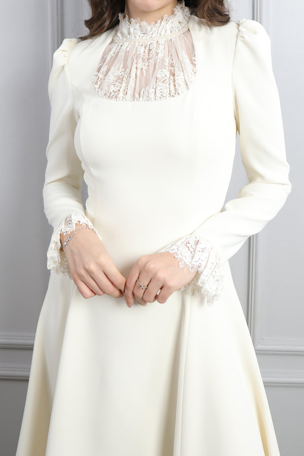 Hakim Yaka Dantelli Saç Aksesuar Detay Elbise Ekru