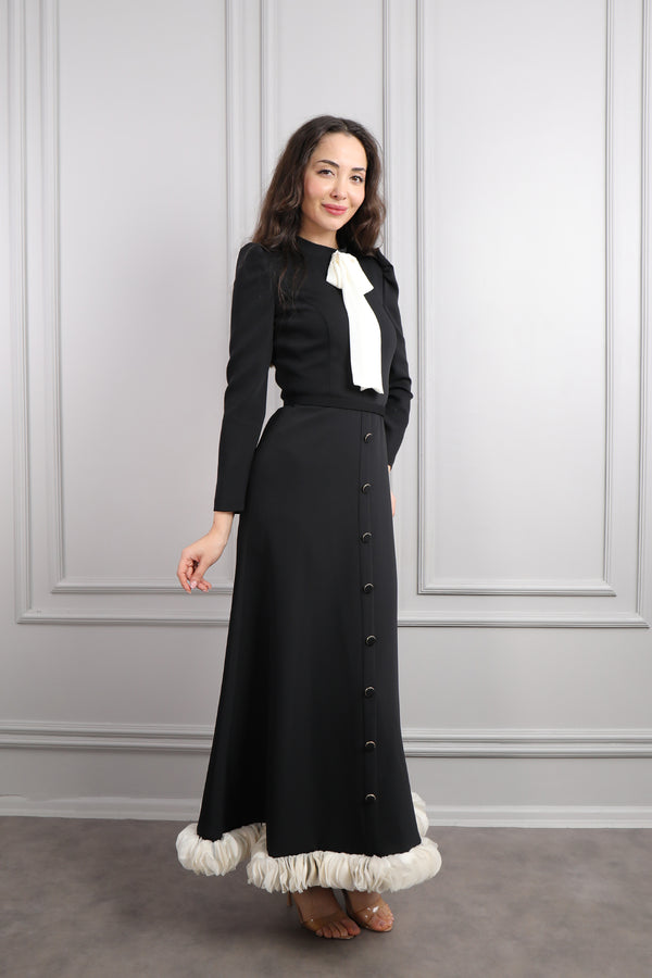 Yakası Bağlamalı Önü Düğme Detaylı Elbise Siyah