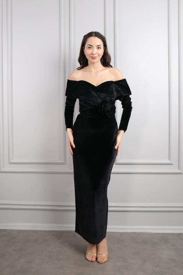 Kayık Yaka Beli Çiçek Detaylı Kadife Abiye Siyah