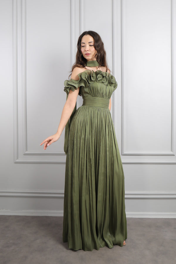 Kayık Yaka Volanlı Fular Detaylı Şifon Abiye Haki