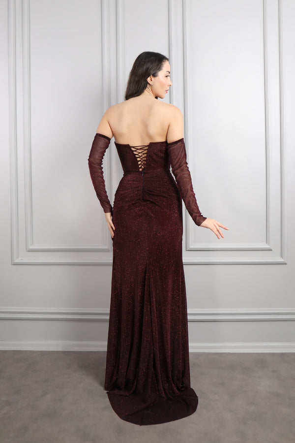 Straplez Yakası Çiçek Detaylı Kolları Hareketli Parlak Kumaş Abiye Mürdüm