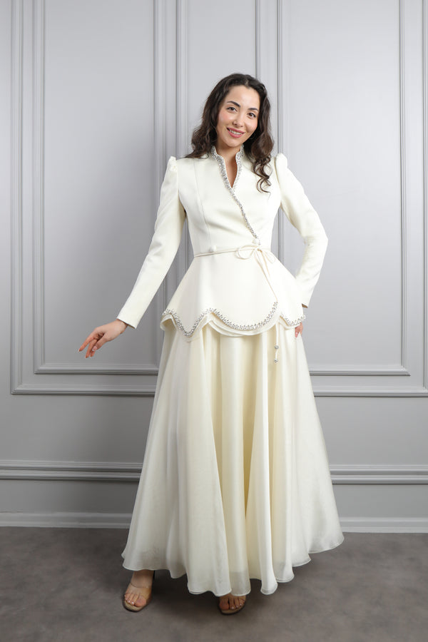 Ceketi Taş İşlemeli Beli Kuşaklı Saten Etek Takım Ekru