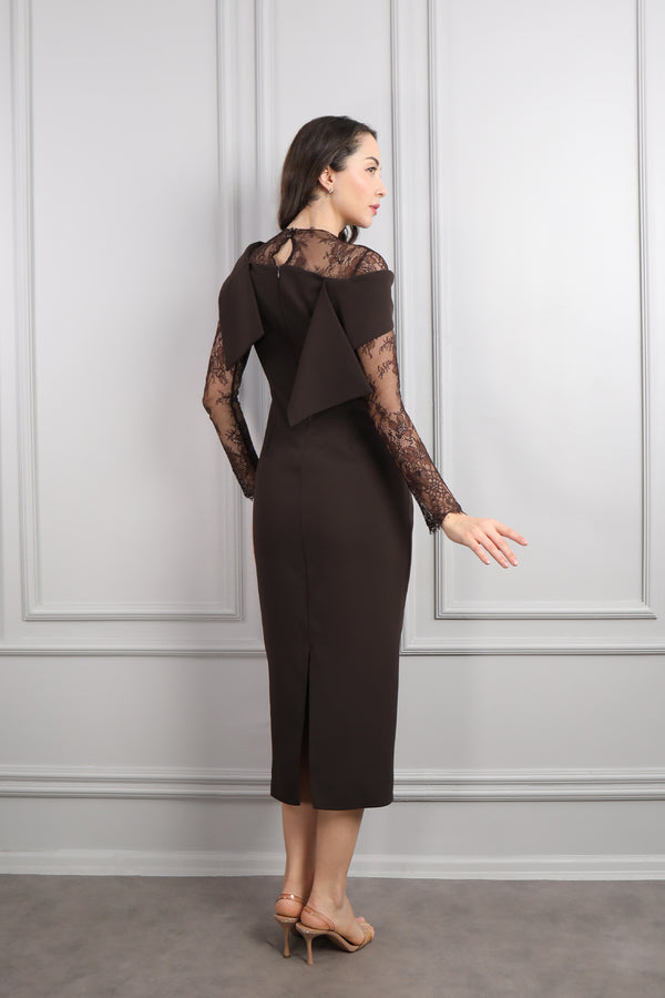 Kayık Yaka Transparan Detaylı Drapeli Midi Boy Elbise Kahve