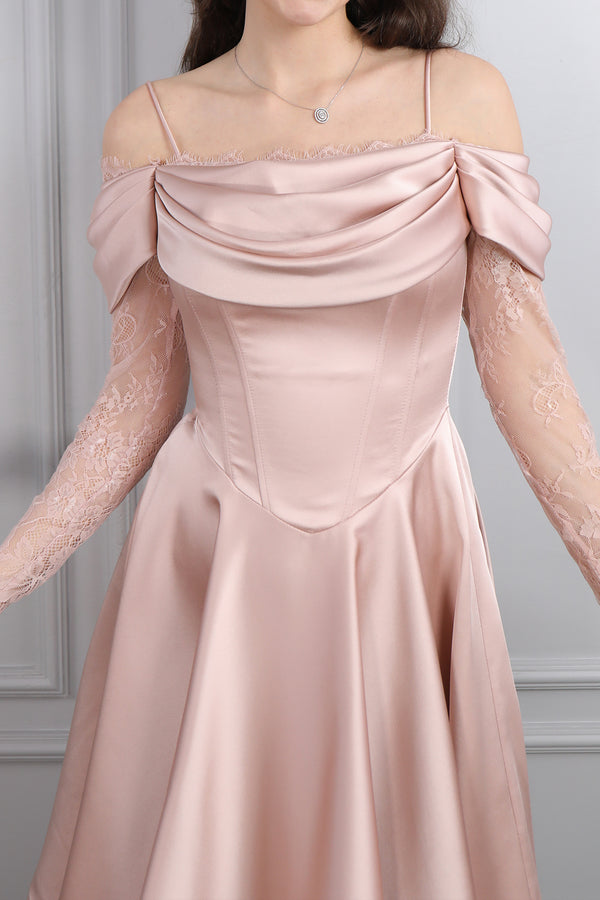Kayık Yaka İnce Askılı Kolları Transparan Midi Boy Saten Abiye Pudra
