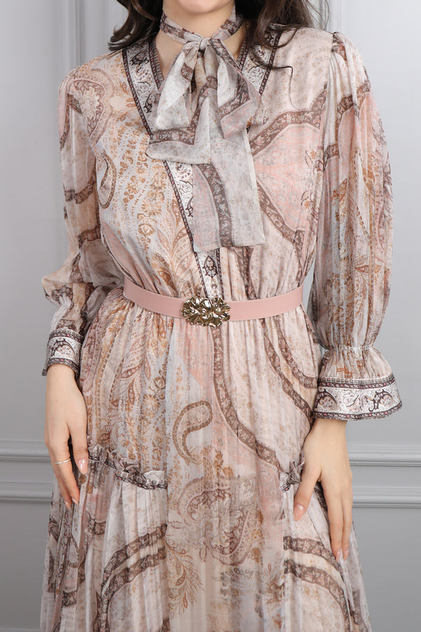 Yakası Bağlamalı Beli Kemerli Desenli Büyük Beden Şifon Elbise Pudra