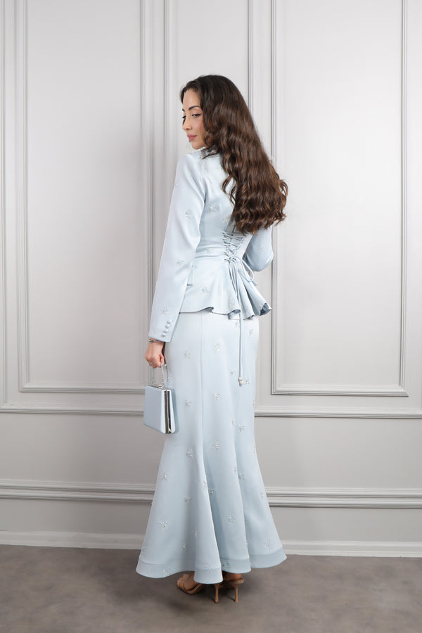 Önü Düğmeli Saç Aksesuar Detaylı Etek Takım Mavi