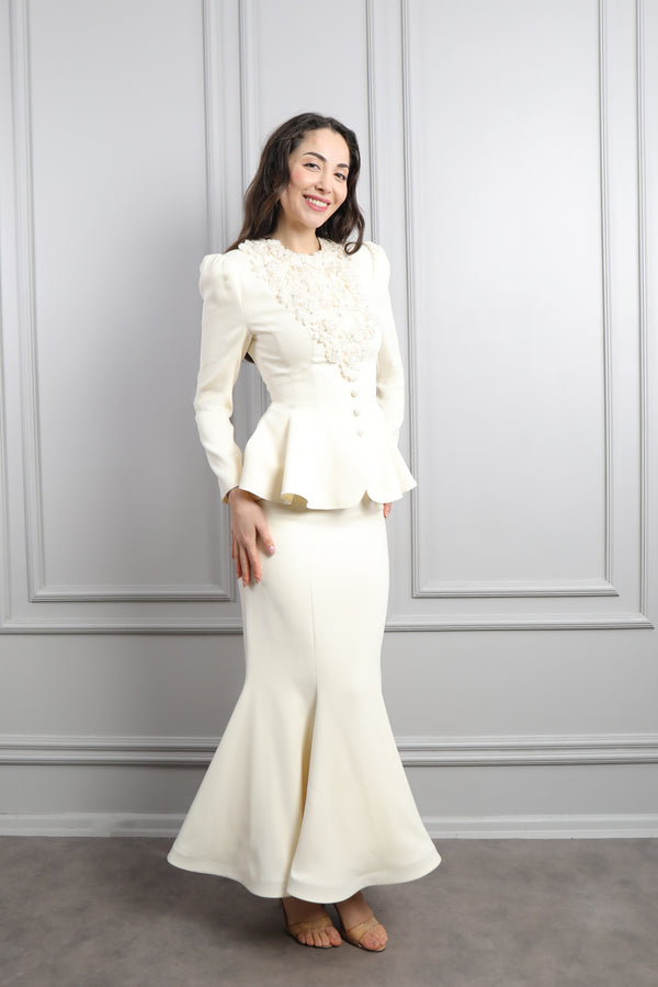 Yakası Çiçek Detaylı Önü Düğmeli Etek Takım Ekru