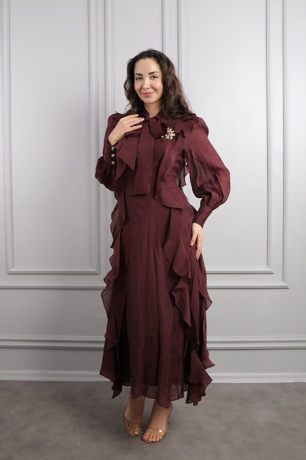 Yakası Bağlmalı Broş Detaylı Fırfırlı Elbise Bordo