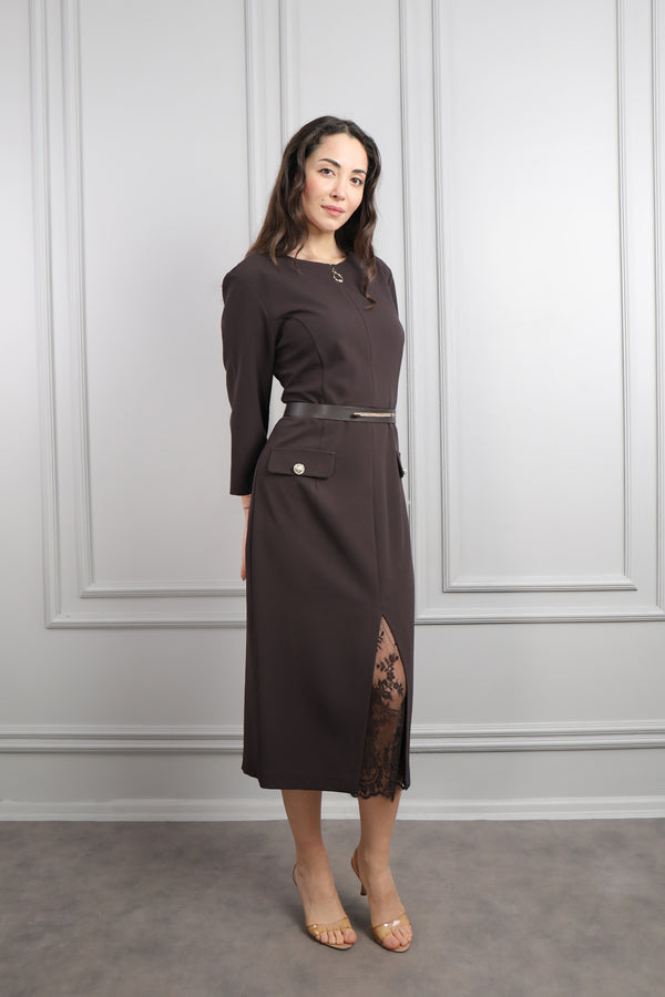 Önü Fermauralı Beli Kemerli Dantel Detaylı Büyük Beden Midi Boy Elbise Kahve