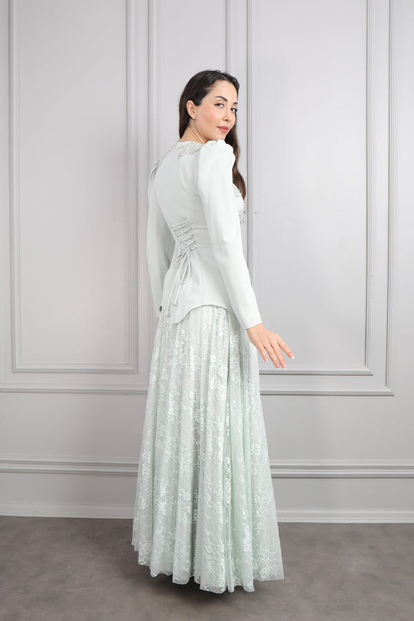 Oval Yaka Asimetrik Kesim Boncuk İşlemeli Dantelli Etek Takım Mint