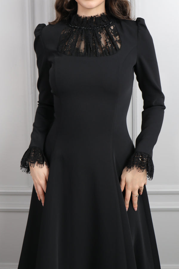 Hakim Yaka Dantelli Saç Aksesuar Detay Elbise Siyah