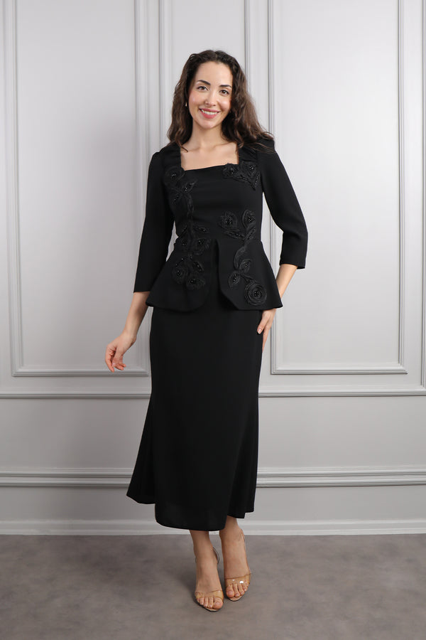 Kare Yaka Çiçek Detaylı Midi Boy Elbise Siyah