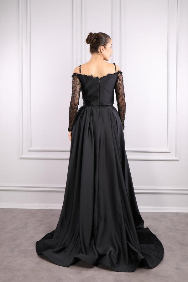 İnce Askılı Kolları Dantelli Beli Pelerinli Saten Abiye Siyah