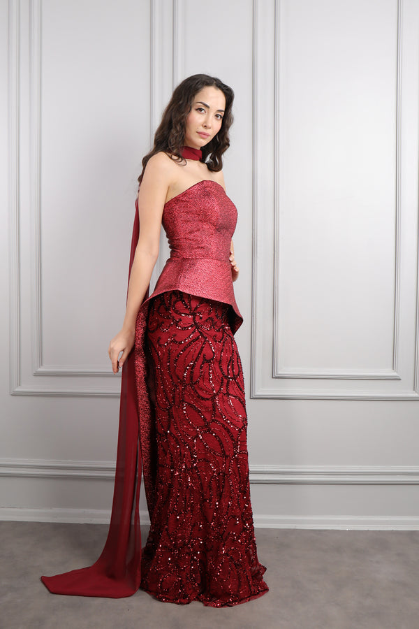 Straplez Asimetrik Gold İşlemeli Fular Detaylı Kuyruklu Abiye Bordo