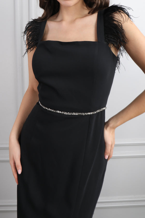 Kare Yaka Askısı Tüy Detaylı Midi Boy Elbise Siyah